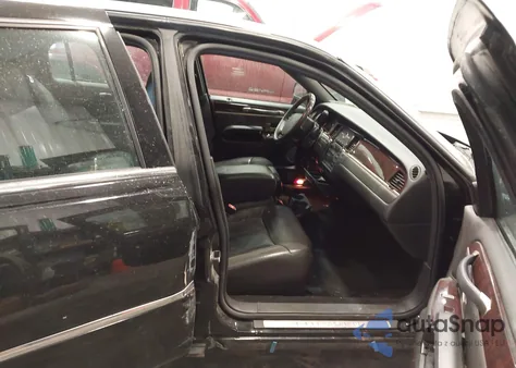 2011 Lincoln Town Car Signature Limited из США, поврежденный, VIN 2LNBL8CV6BX762433